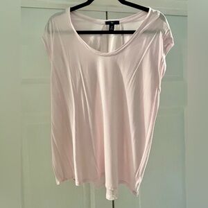 Gap women’s lt pink sleeveless scoop top. Pretty sheer detailing in back. Sz M.
